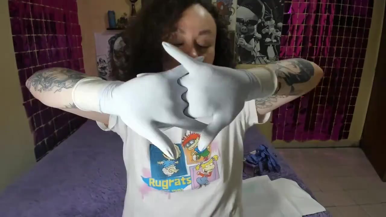 Double Gloves Action Unleashed in 9 Seconds