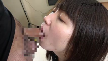 Erotic Blowjob: Amateur College Girl Performs Deep Throat
