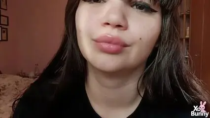 Smoking Hot Lipgloss Action Unfolds