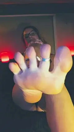 Donna River's Foot Fetish Teaser: Shaved Pussy Action