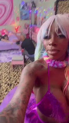 Violet Myers Sizzles with Ebony in Sultry Clip