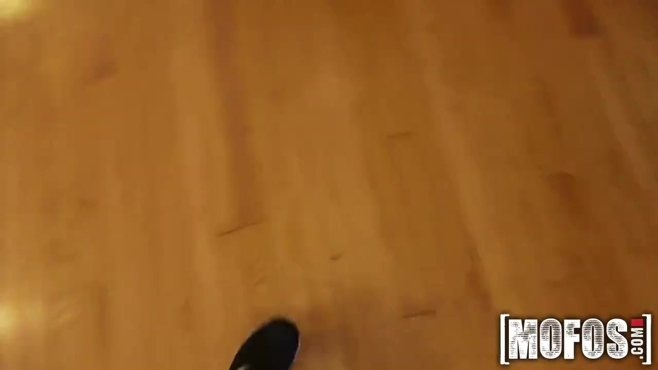Teen Girlfriend Gives In to Her Boyfriend's Desires