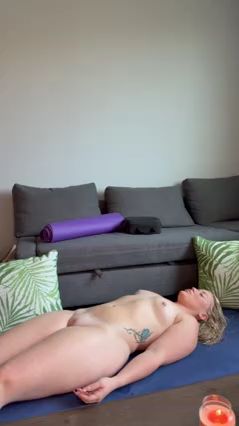 Nude yoga