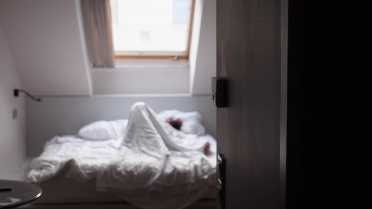 Hostel Room Surprise: Unexpected Encounter Caught on Camera
