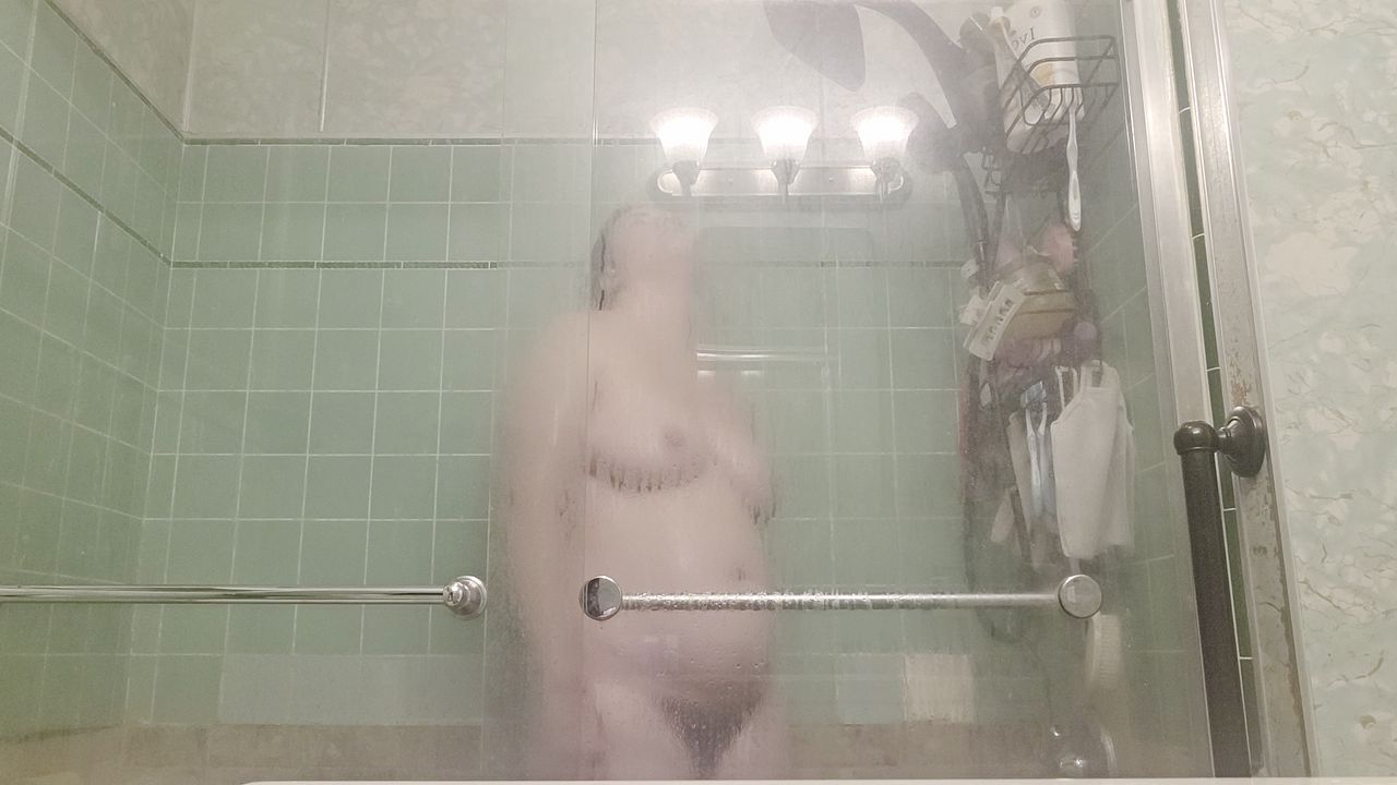 cold wet body stirs wild and unforgiving」「morning dampness fuels raw vaginal fire