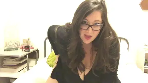 BBW Strip Tease: Hairy Pussy Revealed in 3:50 Minutes