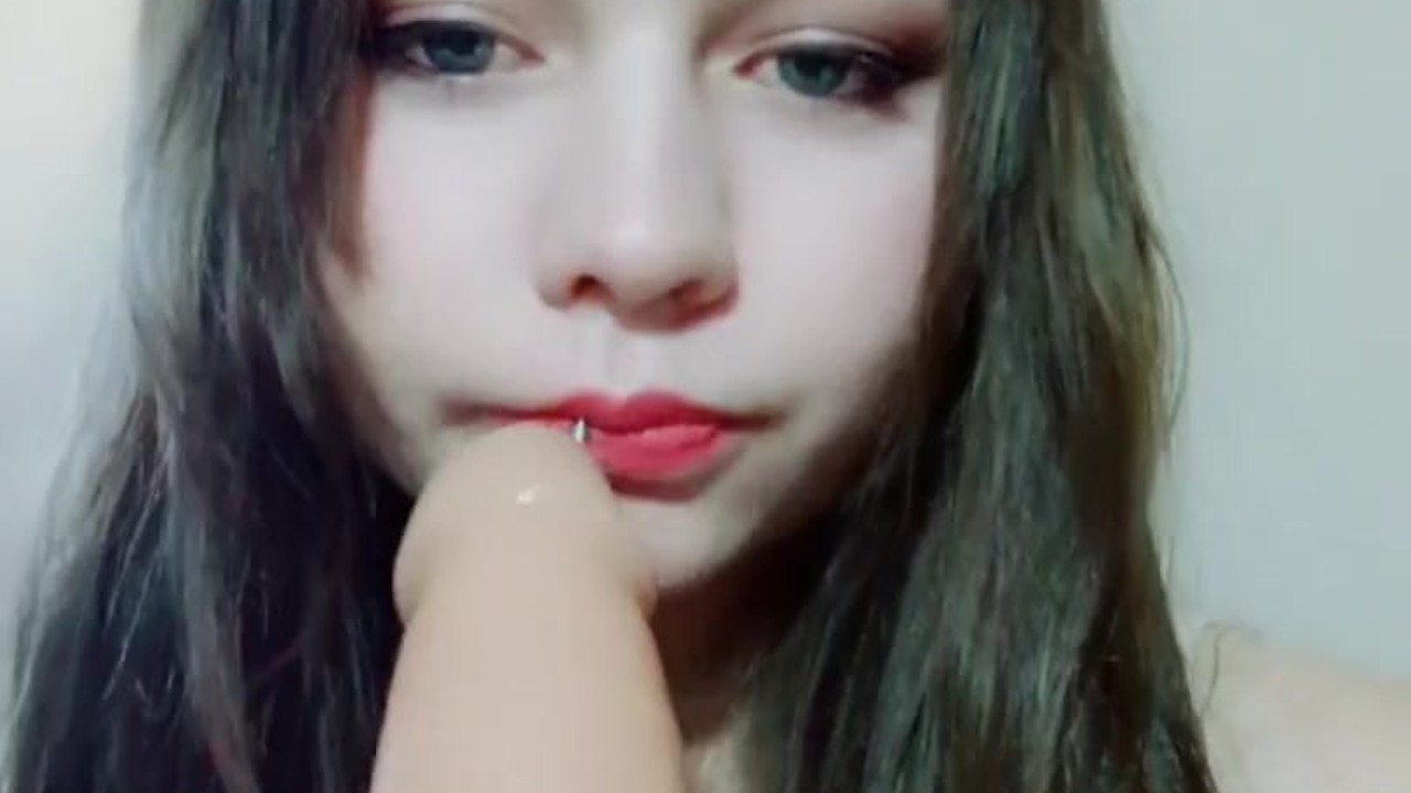 hot brunette loves ur cock