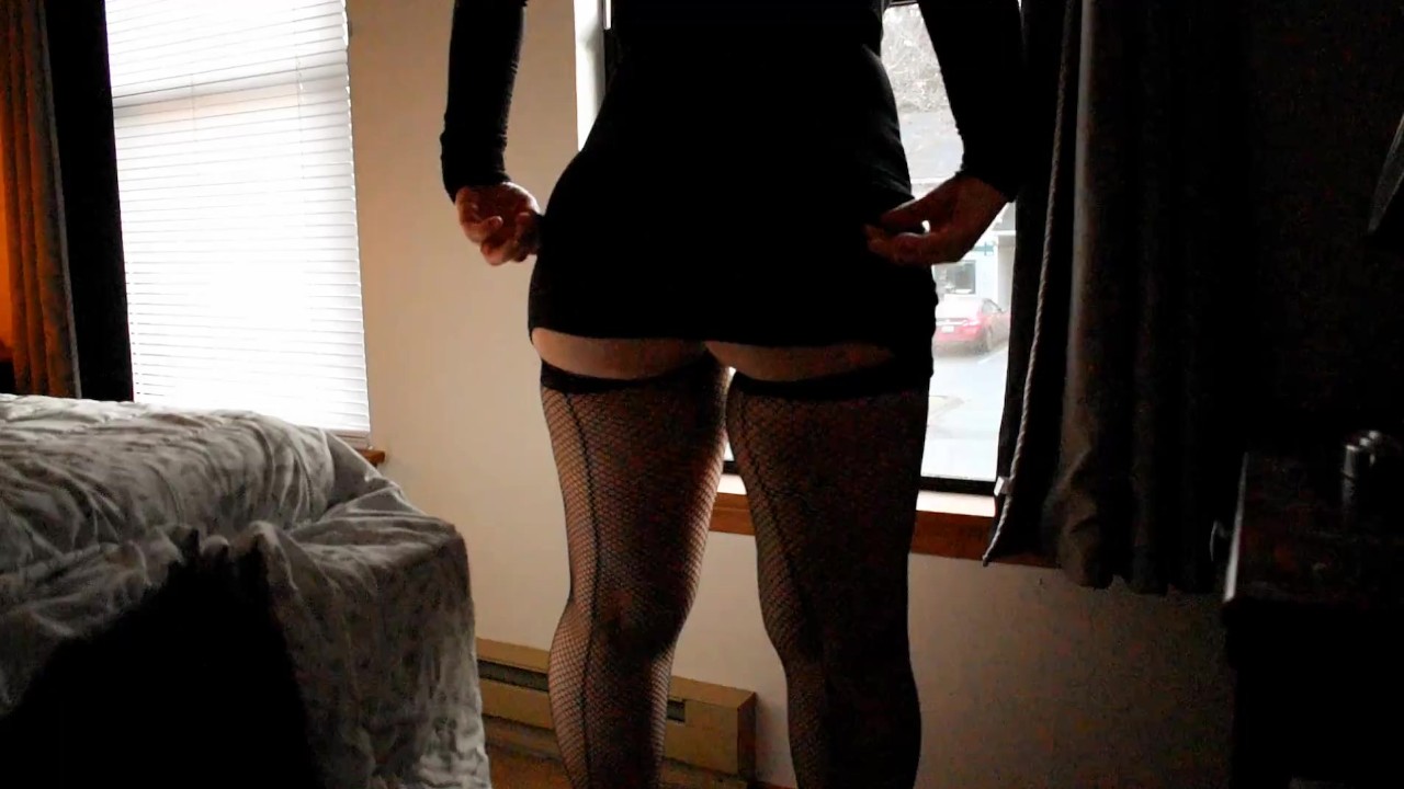 KittyWife Exhibitionist Tease in 22 Seconds