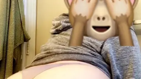 Sexy Big Booty Girl Shakes in Slow Motion Video