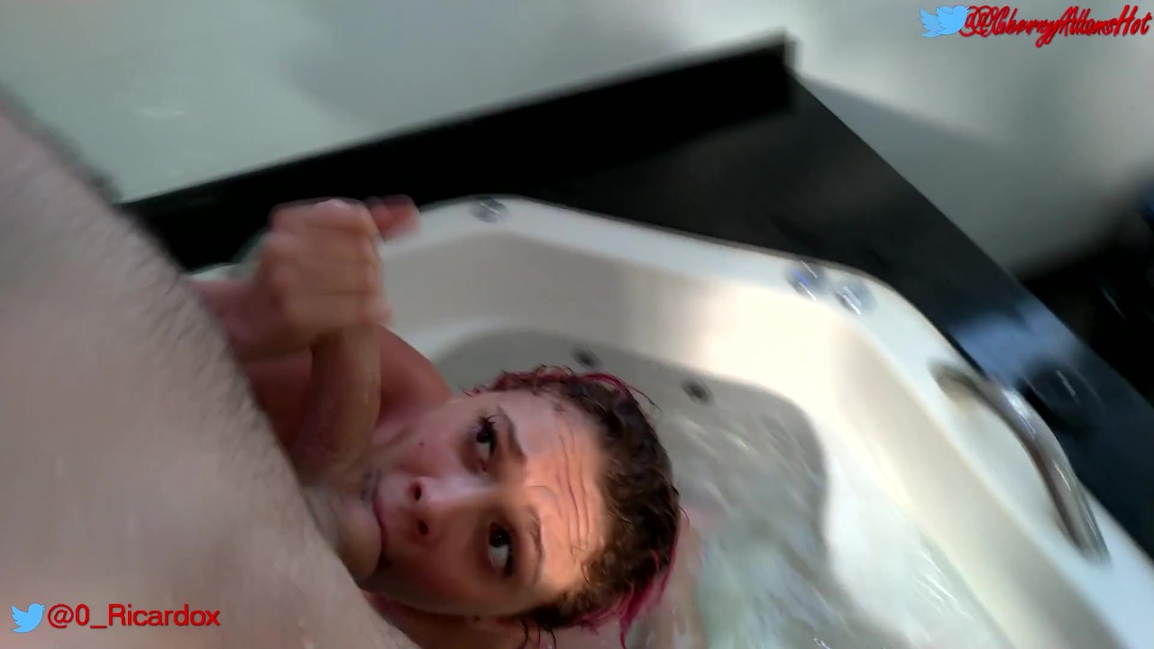 Bathing Bliss: Amateur Couple's Intimate Wet Encounter