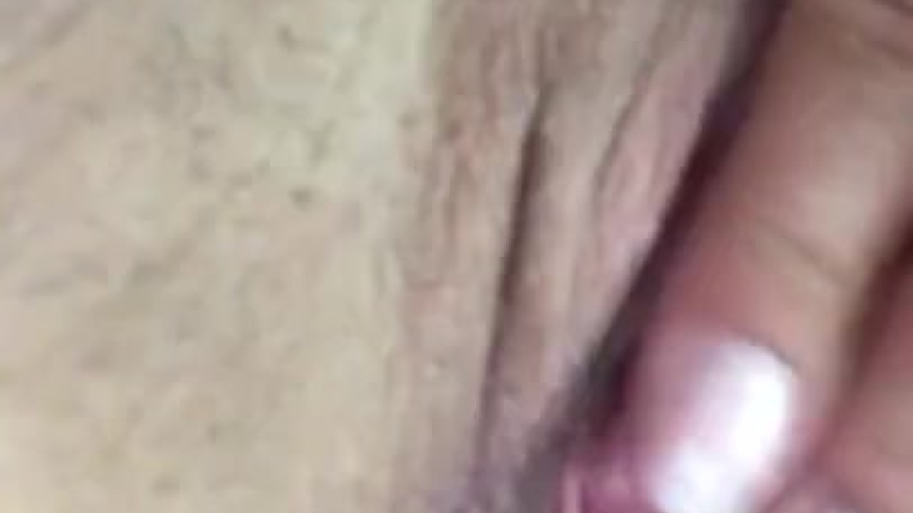 Shaved Pussy Close-Up in 25 Seconds