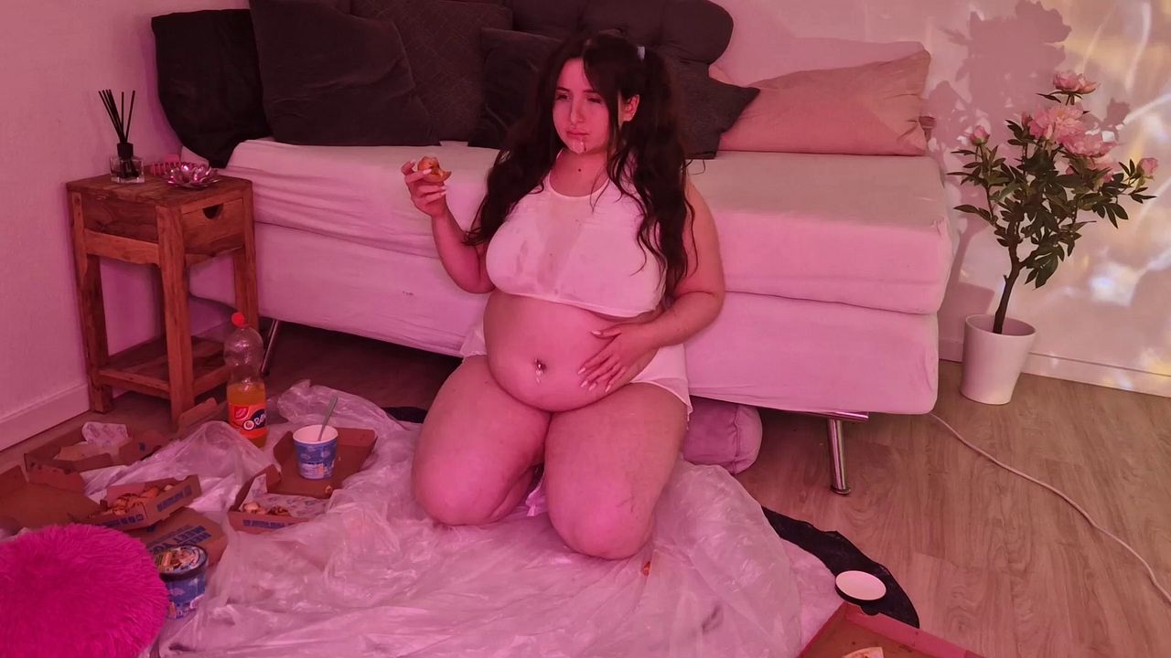 Curvy Piggy Emma Enjoys Endless Cock Worship