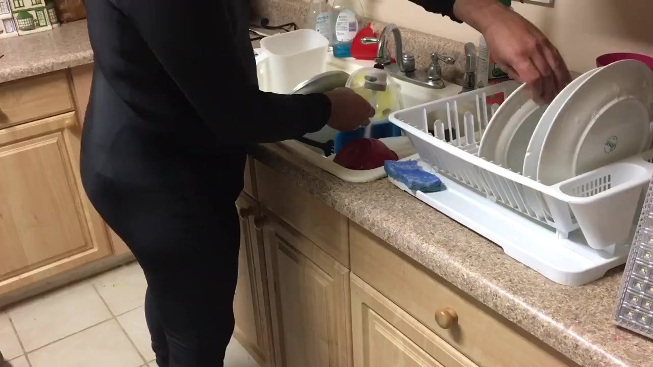 Spandex Fetish: Dishes and Accidents in Tight Outfits