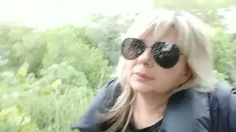 Blondy BBW Shows Off Smoking Hot Lips Outside
