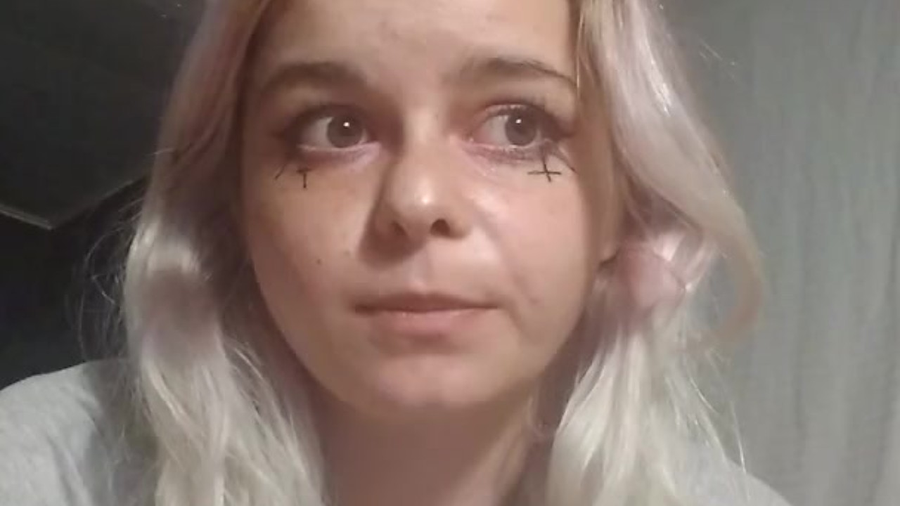 Money Motivates Her Erotic Desires