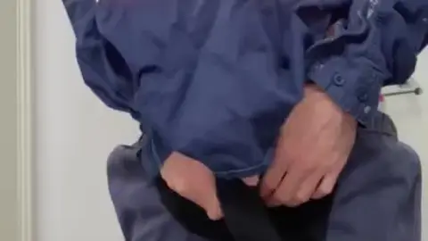 Dirty Tradie's Breaktime Jerk Off Explosion