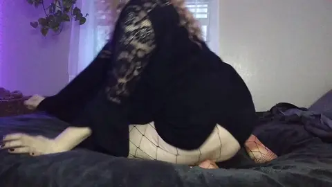 Gothic Feet Fetish with Chubby Model in Fishnets