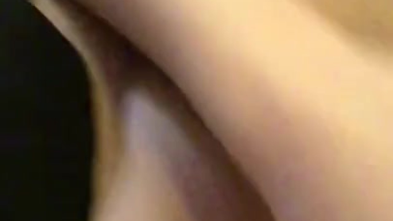 Milf Amateur Video: Intense Pussy Stretching Action