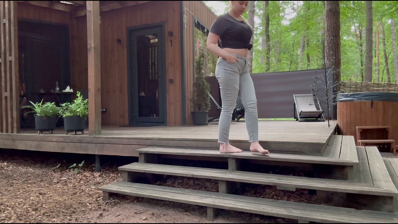 Alurelle's Extreme Foot Worship on Stage Unleashed