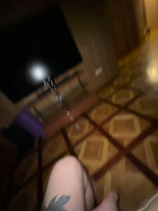 Russian Babe Fills Up in Залил полный бак Scene