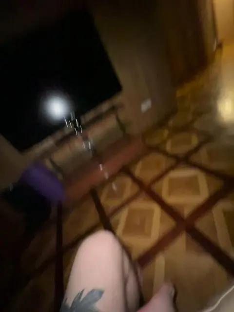 Russian Babe Fills Up in Залил полный бак Scene