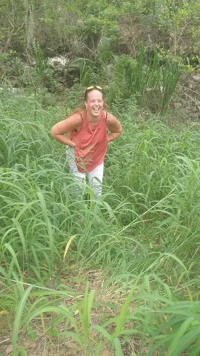 Random Milf Flashes in Woods – Embarrassed Stranger Encounter