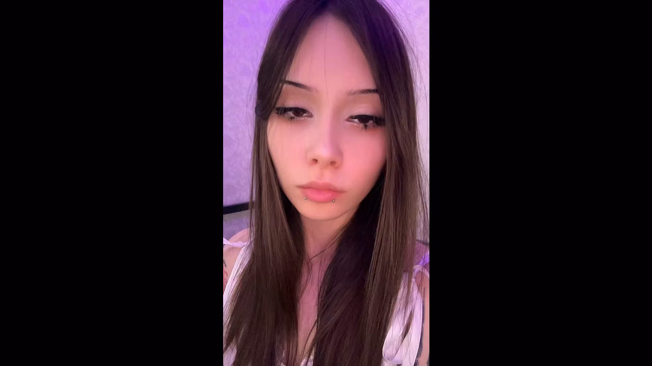 Hot Webcam Show – Check My Bio for More 🔥